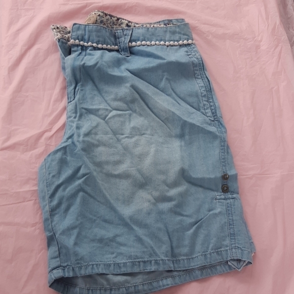 Jean shorts lightweight light blue denim white lace trim accents womans size 10 - Picture 3 of 16
